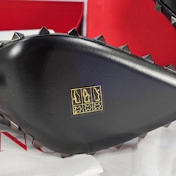 Valentino Garavani Women's Pointed Toe Rockstud Pumps - Picture 4 of 13